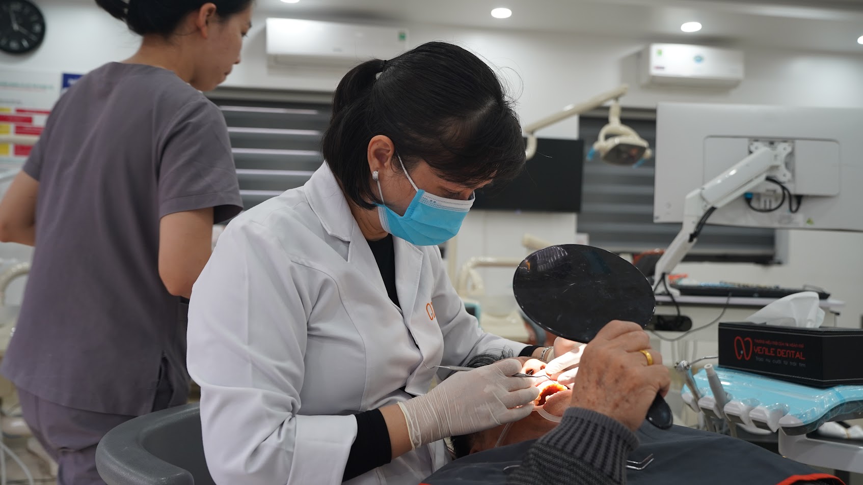 Hôi miệng gây ảnh hưởng đến giao tiếp